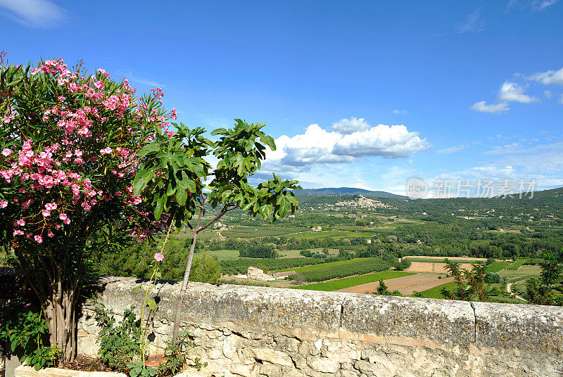 Le Luberon:靠近Lacoste和Bonnieux